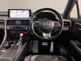 【運転席付近】乗る方の気持ちをときめかせる、ハイクオリティな室内空間となっています。