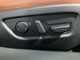 運転席にはパワーシートを装備!シート位置を記憶するメモリー機能付きなのでご夫婦で2名分セットすると便利です♪