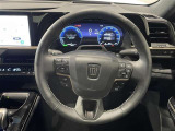 【純正革巻きステアリング】上質な革を使用することで、手にしっかり馴染みとても運転しやすいハンドルです♪