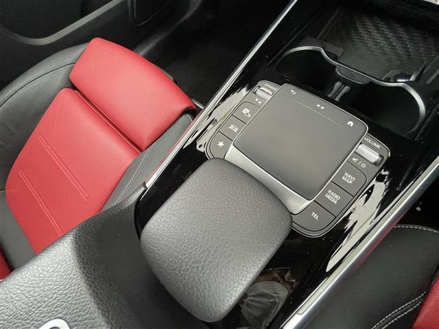 メルセデス・ベンツ GLB GLB200d 4マチック AMGライン 4WD 本革シート