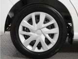 ◆純正ホイール装着車◆シンプルなデザインのホイールキャップ付きです。