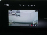 メーカーオプションの前後ドライブレコーダー付きです。