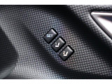 運転席のシートポジションメモリー機能は、登録済みの運転者と交代しても、シートポジションの変更の手間がかかりません。