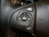 【ステアリングリモコン】ステアリングにオーディオ調節可能なスイッチが装備されていますので運転中でも視線をそらさずにオーディオの調節が可能です!