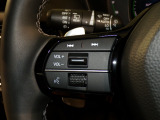 【ステアリングリモコン】ステアリングにオーディオ調節可能なスイッチが装備されていますので運転中でも視線をそらさずにオーディオの調節が可能です!