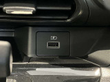 USB電源ソケットが前席中央にあり、便利に使えます☆