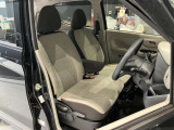 運転席まわりです。運転席からの視界が左右に広く隅々まではっきりと見渡せます!クルマの前端も把握しやすく安心して運転できます!