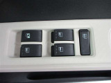 もちろん全席パワーウインドー付。運転席から操作できて便利です。