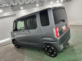 広々とした室内空間が魅力。運転席に座ったときの見晴らしも良く、視界が開けているので運転がしやすいのもポイントです(^^♪
