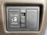 【パワースライドドア】スマートキーや運転席のスイッチでスライドドアの開閉が可能♪電動だから力を入れてドアを開ける必要が無く、小さいお子様でも、重い荷物を持っている時もラクに開け閉めできます♪