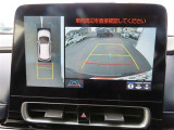 (パノラミックビューモニタ-)車を上から見たような映像で死角もバッチリ確認できます。