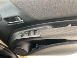【パワーウインドウ】運転席のスイッチで、各席の窓ガラスの開閉ができます!あると便利ですよね!