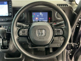 運転にかかわる様々な操作を安全に行えるように視点移動が少なく操作性に配慮されたスイッチ類が凝縮されたコクピットです。