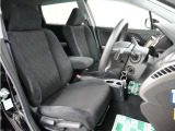 運転席のスペースはゆったりしていて、視界も広く確保されているので普段の運転からロングドライブまで快適です。