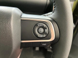 【アダプティブクルーズコントロール】 走行中に先行車の様子を検知しながら、設定した速度の範囲内で先行車との距離のキープを支援!疲れにくく、長距離運転中の渋滞なども快適に運転できます。
