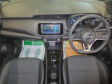 快適な運転席まわり♪視界の良い運転席で、ステアリングスイッチの他、各種スイッチが使いやすく配置されています☆