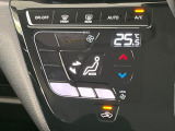 【オートエアコン】一度お好みの温度に設定すれば、車内の温度を検知し風量や温度を自動で調整。暑い&hellip;寒い&hellip;と何度もスイッチ操作をする必要はありません。快適な車内空間には必須の機能ですね♪
