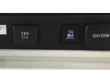 携帯電話の充電等に使用できるUSBポートを装備しています!