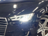 ●LEDハイビームが多数独立で存在し、ハイビーム時に対向車や前方を走る車の部分をロービームに切り替えが可能!!シーケンシャルウインカーも装備!!