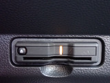 ■【ETC車載器】が装備されています。セットアップをしてお渡しとなり、ETCカードを差し込むだけで高速道路の利用が可能です。
