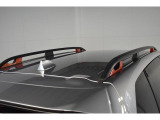 ルーフレールが装着されている車両は、さまざまな積載物を載せるためのベースキャリアやルーフボックスを取り付ける際に便利です。
