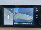 アラウンドビューモニター搭載。上から見下ろしたように液晶に映るのでスムーズな駐車をサポートします。