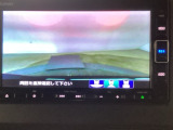 【バックカメラ】運転が苦手な方も車庫入れラクラクです!ギアをリバースに入れれば自動的に切り換わりますので、面倒な操作は不要です♪狭い駐車場もお車を傷つけず安心ですね!