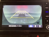 バックでの車庫入れも安心です! リアカメラが付いているバックモニター付のナビを装備しております。操作線もついており距離感も画面から確認できます。