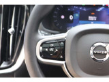 左側のステアリングスイッチは、ワンタッチで全車速ACCの設定が可能です。