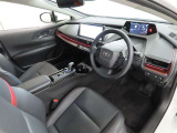 シンプルで使いやすいデザインの運転席です。