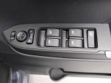 パワーウィンドゥ 運転席ドアスイッチ照明付です。電動格納ミラーも手元でワンモーションで可能です。