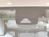 【トヨタセーフティセンス】走行中に前方の車両等を認識し、衝突しそうな時は警報とブレーキで衝突回避と被害軽減をアシスト。より安全にドライブをお楽しみいただけます。