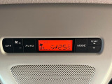 【リアオートエアコン】広い後部座席には必須の機能!風量や温度を自動で調整し前席と同様な車内環境にしてくれるリアオートエアコンを装備。夏の暑さも冬の寒さもストレスなく快適にお過ごしいただけます♪