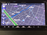 ナビゲーションはフルセグTV対応のメモリーナビ(社外品)を搭載しています。Bluetoothオーディオ機能がありますので、スマートフォンなどの音楽も再生できます。