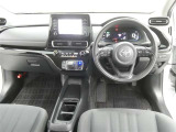 運転席からの視界はこんな感じです☆お気軽にご来店いただき、実際に座って是非お確かめください。ドライバーに寄り添う快適な操作フィールをもたらすステアリングです。