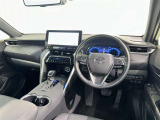 運転席まわりです。 各操作スイッチは使いやすい位置に配置されてます。