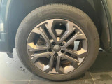 Jeep純正18インチアルミホイールとなっております。