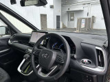 見通しのよいすっきりとした視界で、誰でも運転しやすいです。運転のしやすさは疲れにくさにも繋がりますよ♪