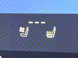 【シートベンチレーション】夏場は涼しい風でお尻や背中の熱やムレを防ぎ、冬はエアコンよりも早く温まってポカポカに!レザーシートにうれしい装備で、季節を問わず快適に過ごせます。