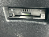 【ETC2.0(DSRC)】ETCカードを挿入すれば料金所はノンストップで通過できます。ETC限定の割引や、高速道路の情報提供サービスを利用できます。