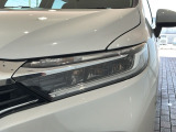 LEDヘッドライトは、点灯の瞬間から最大光量を発揮し、突然暗くなるトンネルなどでの安定感を高めます。