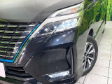【LEDヘッドライト】悪天候や夜間走行時も良好な視界を確保し安心して運転できる高輝度LEDヘッドライトを装備!点灯速度が早く、消費電力も抑えられています。