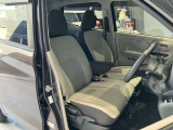 運転席まわりです。運転席からの視界が左右に広く隅々まではっきりと見渡せます!クルマの前端も把握しやすく安心して運転できます!