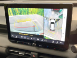 【パノラミックビューモニター】専用のカメラにより、上から見下ろしたような視点で360度クルマの周囲を確認することができます☆縦列駐車や幅寄せ時に活躍してくれます♪