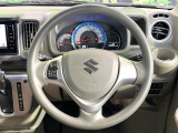 インテリアに合わせたデザインのステアリングは、運転される方のことも考え、運転しやすい形状、大きさです。是非一度、実際に触ってお確かめください。