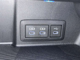 充電用USB端子付き。スマートフォンなどの充電に便利です。