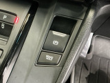 パーキングブレーキはスマートな電子制御式と合わせて渋滞時等にブレーキペダルから足を離しても停車状態を保持してくれるオートブレーキホールド機能で運転が楽になります。スタートはアクセルペダルを踏むだけ