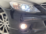【LEDヘッドライト】悪天候や夜間走行時も良好な視界を確保し安心して運転できる高輝度LEDヘッドライトを装備!点灯速度が早く、消費電力も抑えられています。