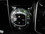 車内の温度管理に便利なオートエアコン☆