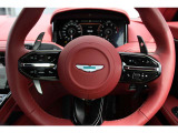 DB12には安全機能も標準装備しております。前後の衝突軽減ブレーキ、レーンキープアシスト、アダプティブクルーズコントロール、ブラインドスポットアシスト、ブレーキホールド、速度リミッター